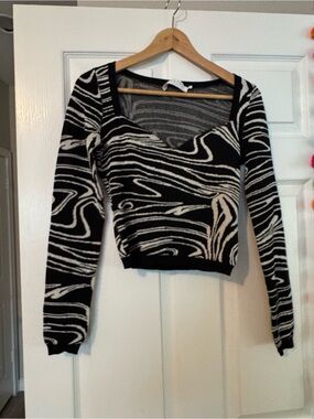 ASTR the label size small black and white knit top